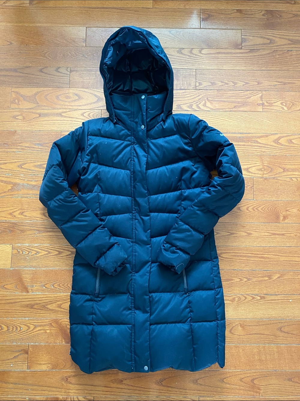 Women’s black winter jacket size medium.